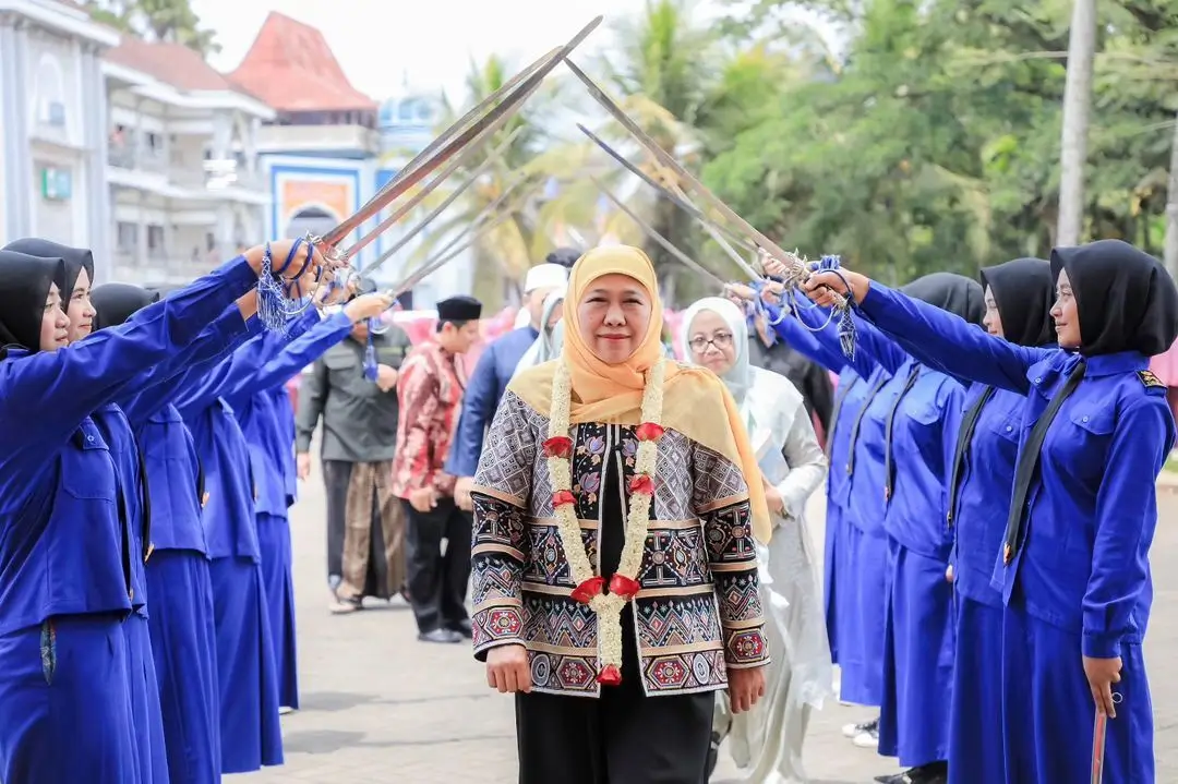 Menyandera Khofifah  Mendulang Suara Muslimah 