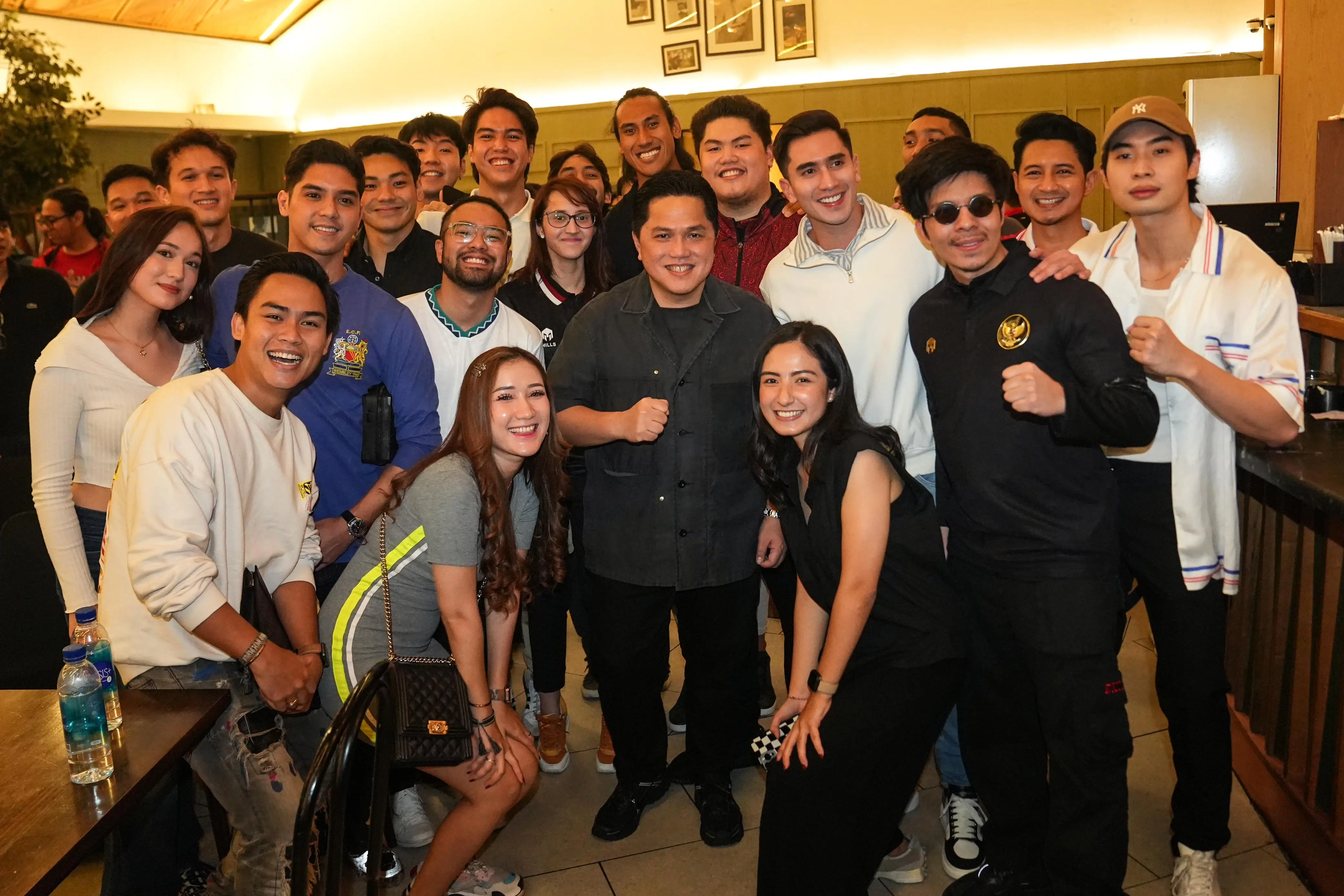Ketua Umum PSSI, Erick Thohir nobar Timnas Indonesia Vs Timnas Irak. Foto: Istimewa