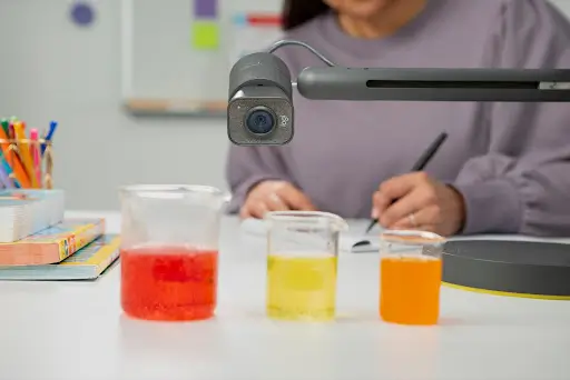 Logitech Reach  Webcam Horizontal untuk Content Creator