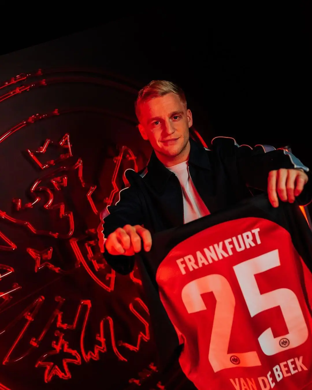 Manchester United pinjamkan Donny van de Beek ke Eintracht Frankfurt. Foto: Manchester United
