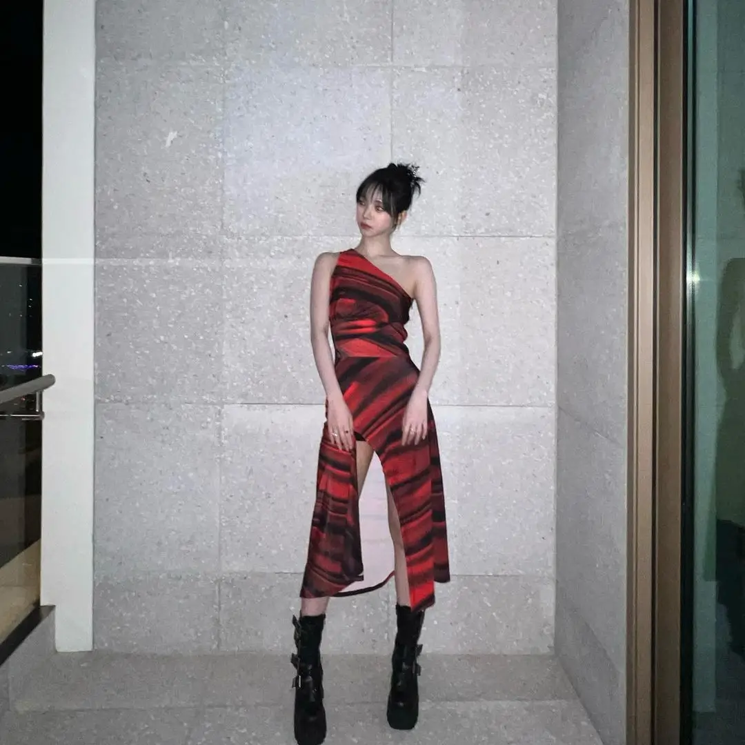 5 Inspirasi Outfit Nuansa Merah ala Idol K Pop untuk Rayakan Imlek
