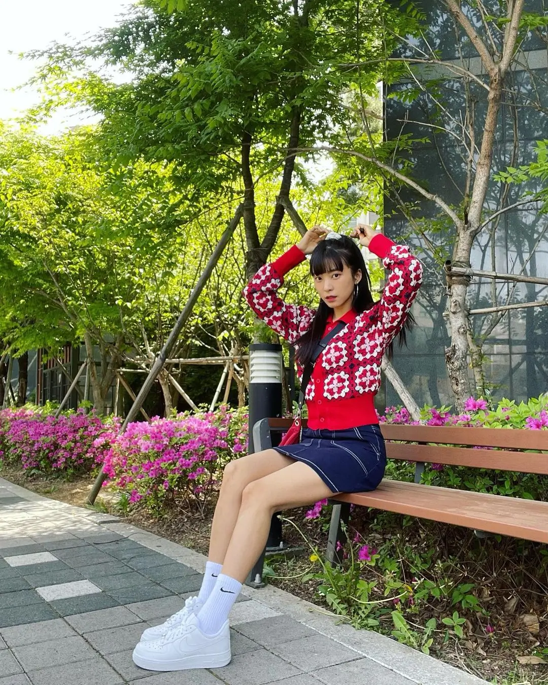 5 Inspirasi Outfit Nuansa Merah ala Idol K Pop untuk Rayakan Imlek