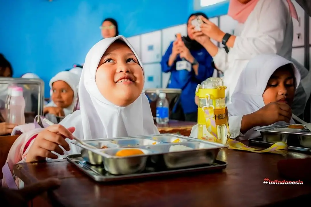 Pelaksanaan program Makan Bergizi Gratis (MBG) untuk anak-anak sekolah. (Foto: Instagram/republikindonesia)