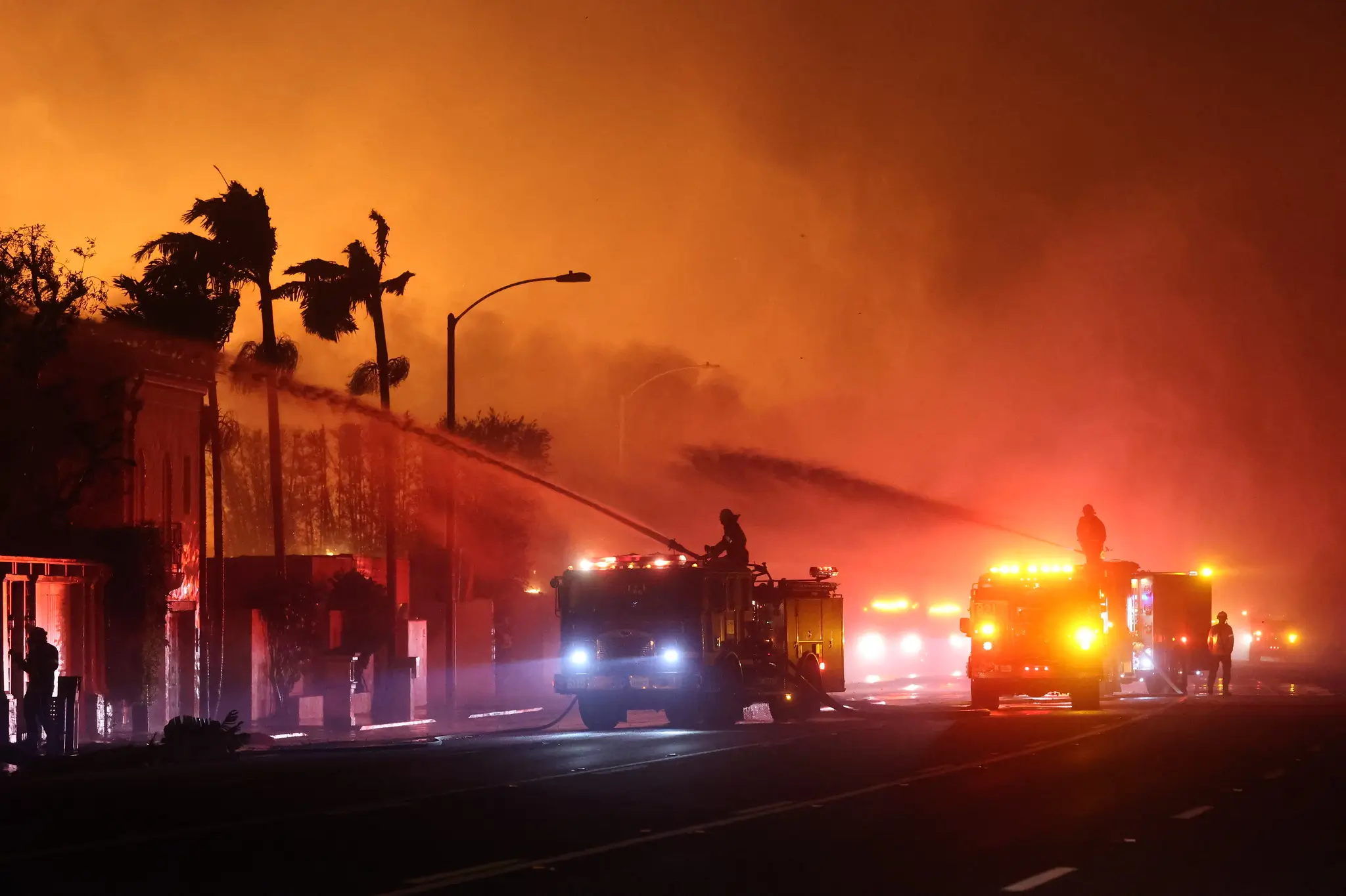 Kebakaran di Los Angeles, Rabu (8/1). (Foto: flickr.com/CAL FIRE_Official)