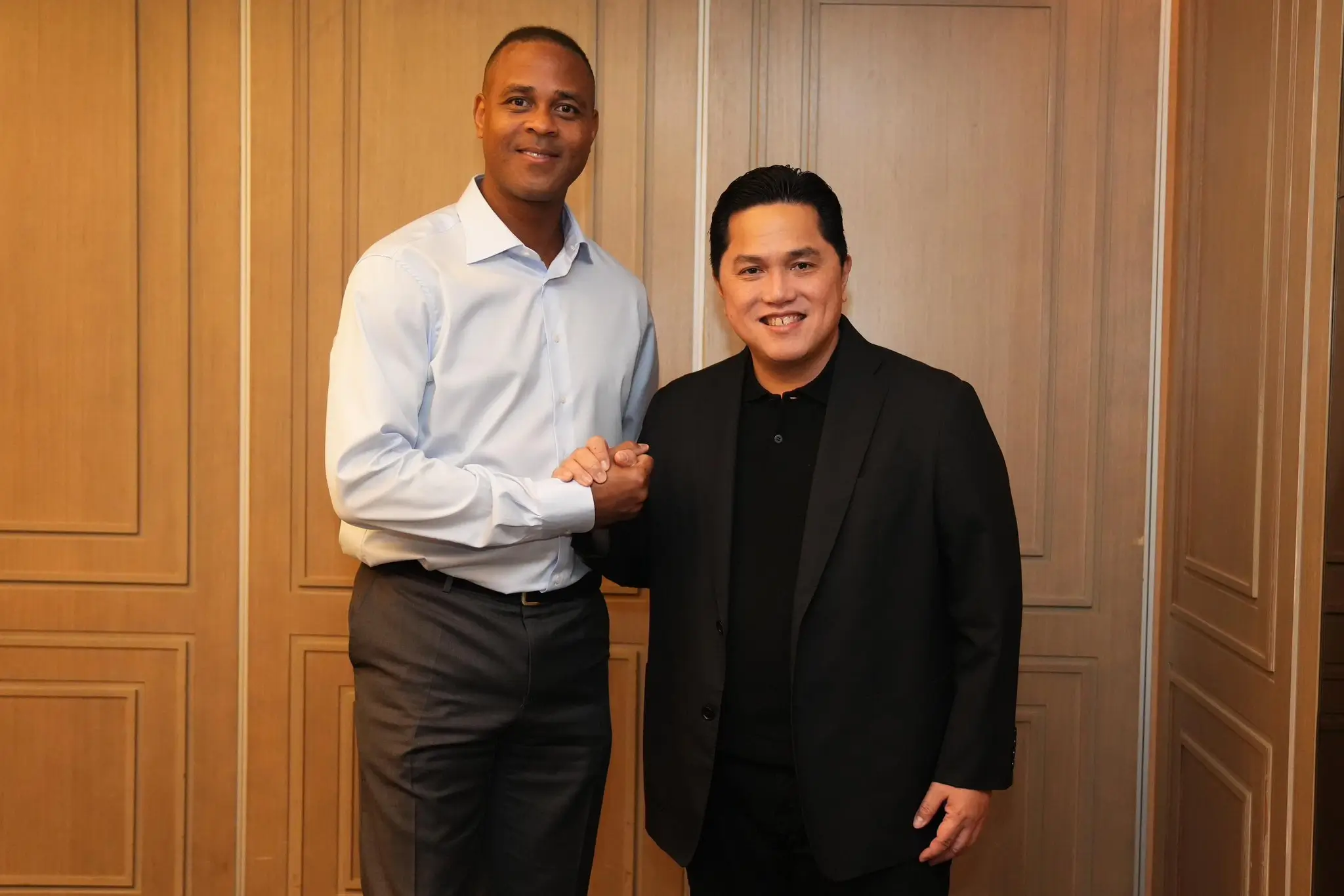 Patrick Kluivert bakal memulai memimpin Timnas Indonesia pada Maret mendatang. Foto: PSSI