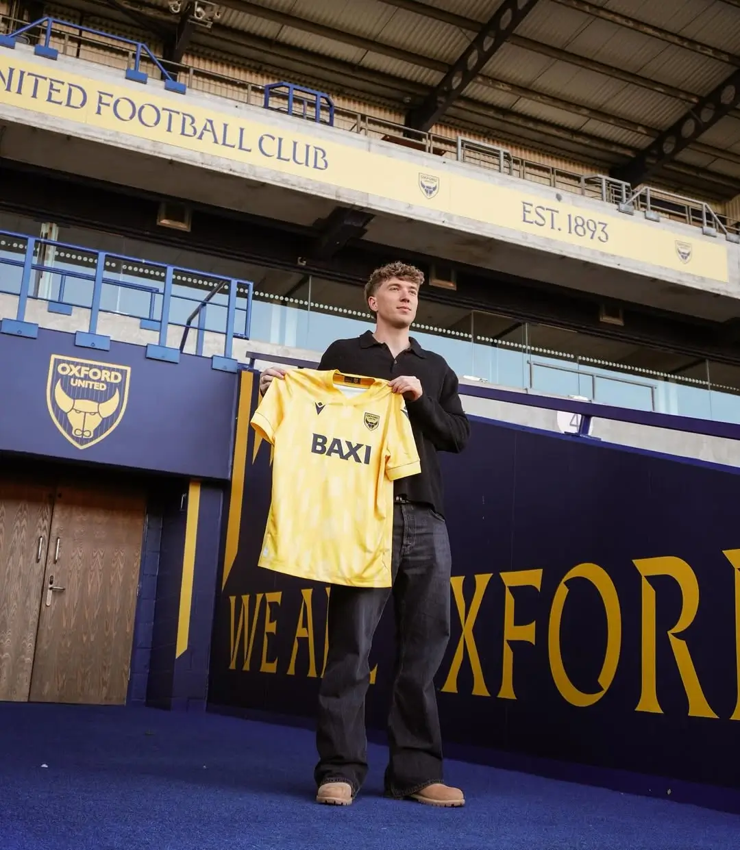 Ole Romeny menandatangani kontrak selama 3,5 tahun di Oxford United. Foto: Istimewa