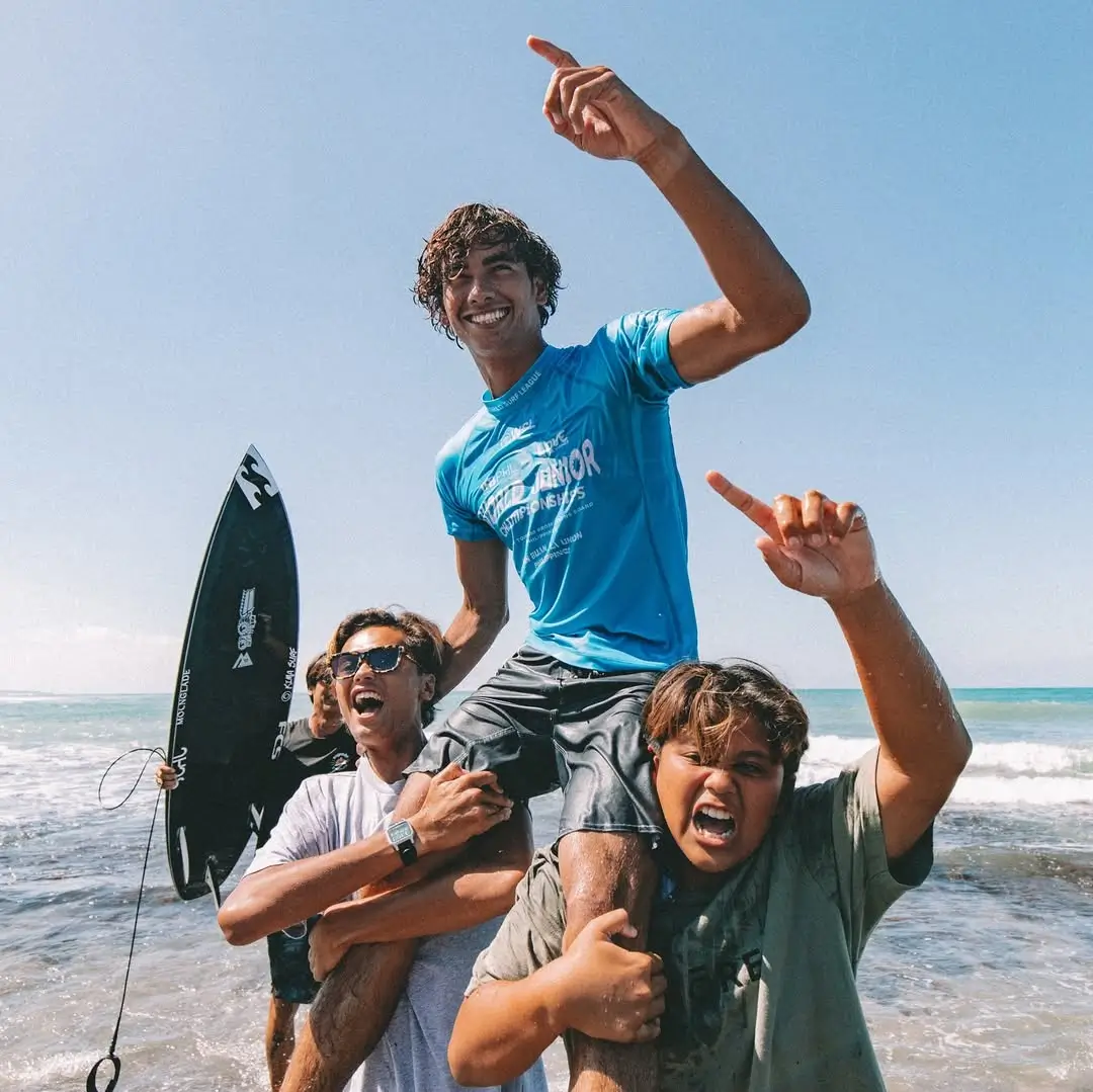 Bangga  Bronson Meydi Jadi Peselancar Pertama Indonesia yang Raih Gelar Juara Dunia Junior WSL