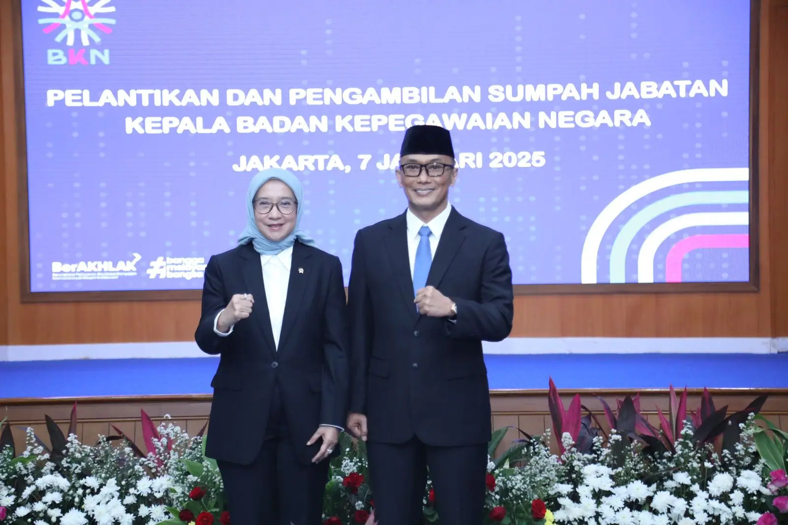 Menpan RB, Rini Widyantini (kiri) dan Kepala BKN, Zudan Arif Fakrulloh (kanan) usai pelantikan Kepala BKN di Jakarta, Selasa (7/1/25). (Foto: menpan.go.id)