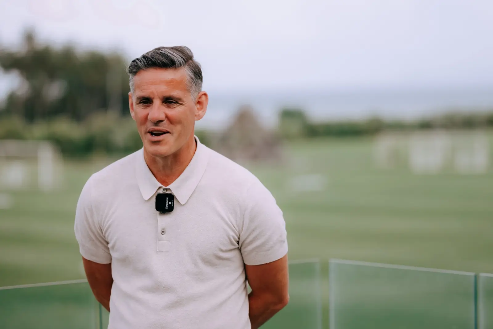 Pelatih Timnas Indonesia, John Herdman, menyampaikan penilaiannya seusai mengunjungi Bali United Training Centre di Gianyar, Bali. (Foto: Bali United)