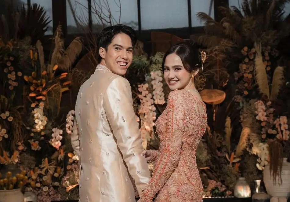 Acara lamaran El Rumi dan Syifa Hadju. (Foto: Instagram/seenbysou, corneliuswisana)