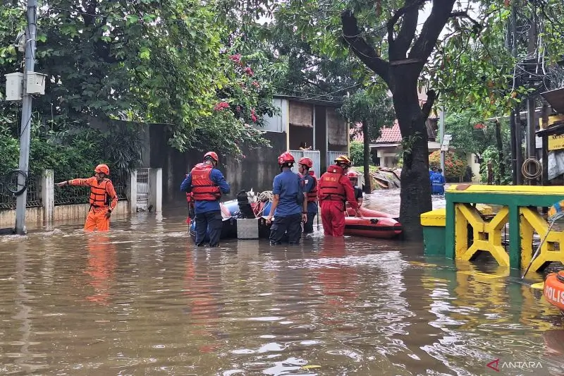 Pantauan banjir di kawasan Pondok Karya, Mampang Prapatan, Jakarta Selatan, Jumat (23/1/2026). (Foto: ANTARA/Luthfia Miranda Putri)