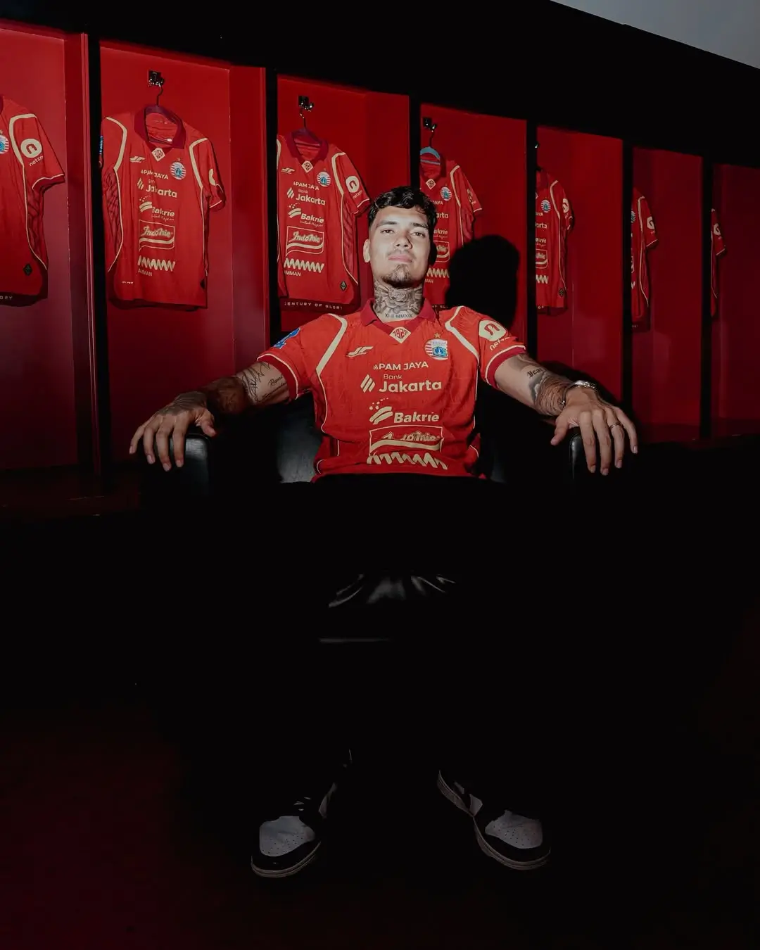 Pemain naturalisasi Timnas Indonesia, Shayne Pattynama, memutuskan untuk bergabung dengan Persija Jakarta. Foto Instagram Shayne Pattynama