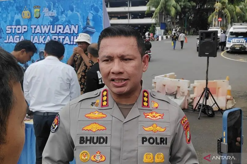 Kabid Humas Polda Metro Jaya Kombes Pol Budi Hermanto memberikan keterangan setelah gelar pasukan Operasi Kepolisian Kewilayahan Pekat Jaya 2026 di Lapangan Presisi Ditlantas Polda Metro Jaya, Jakarta, Rabu (28/1/2026). (Foto: ANTARA/Ilham Kausar)