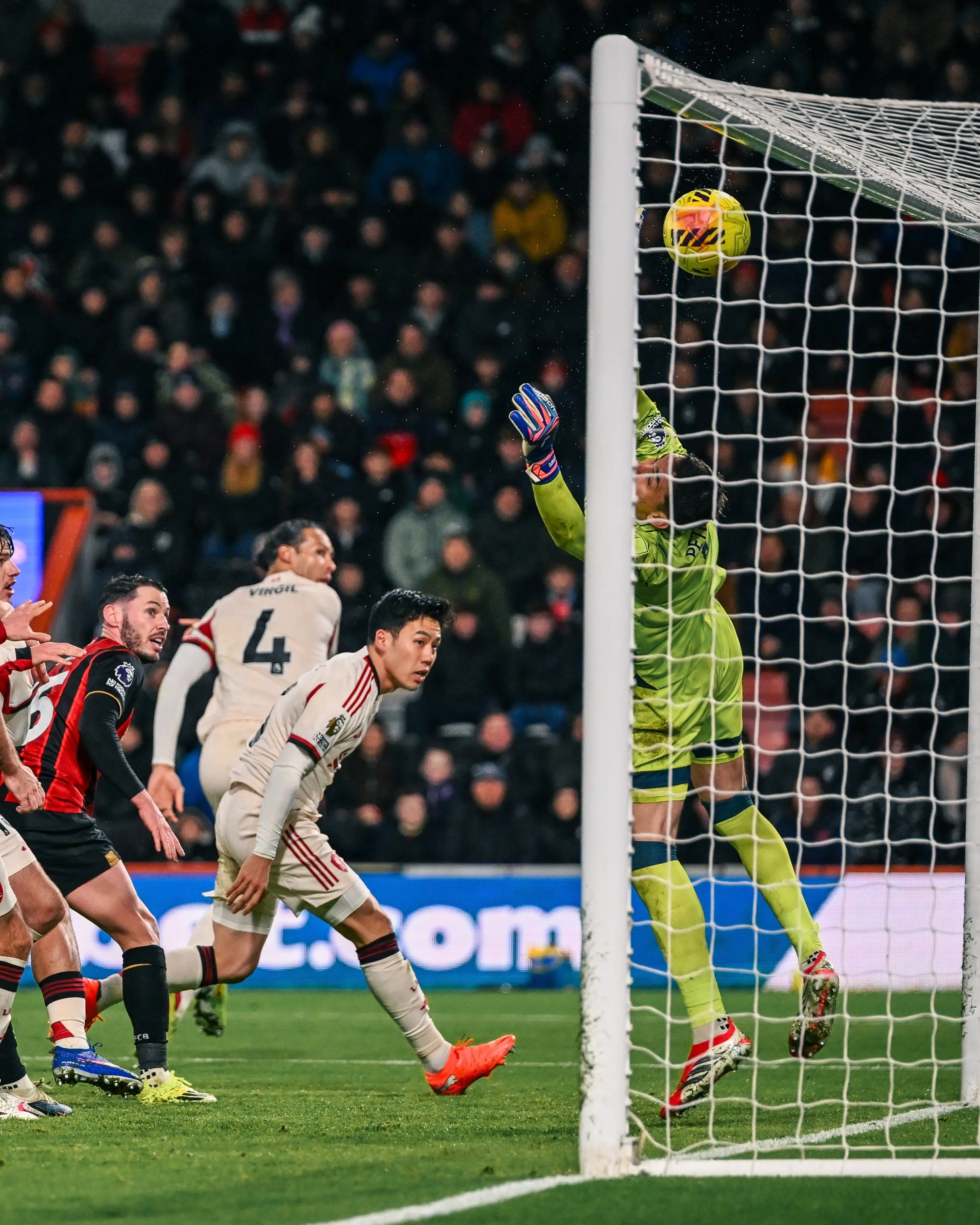 Liverpool kebobolan di injury time dari Bournemouth. Foto X Liverpool.