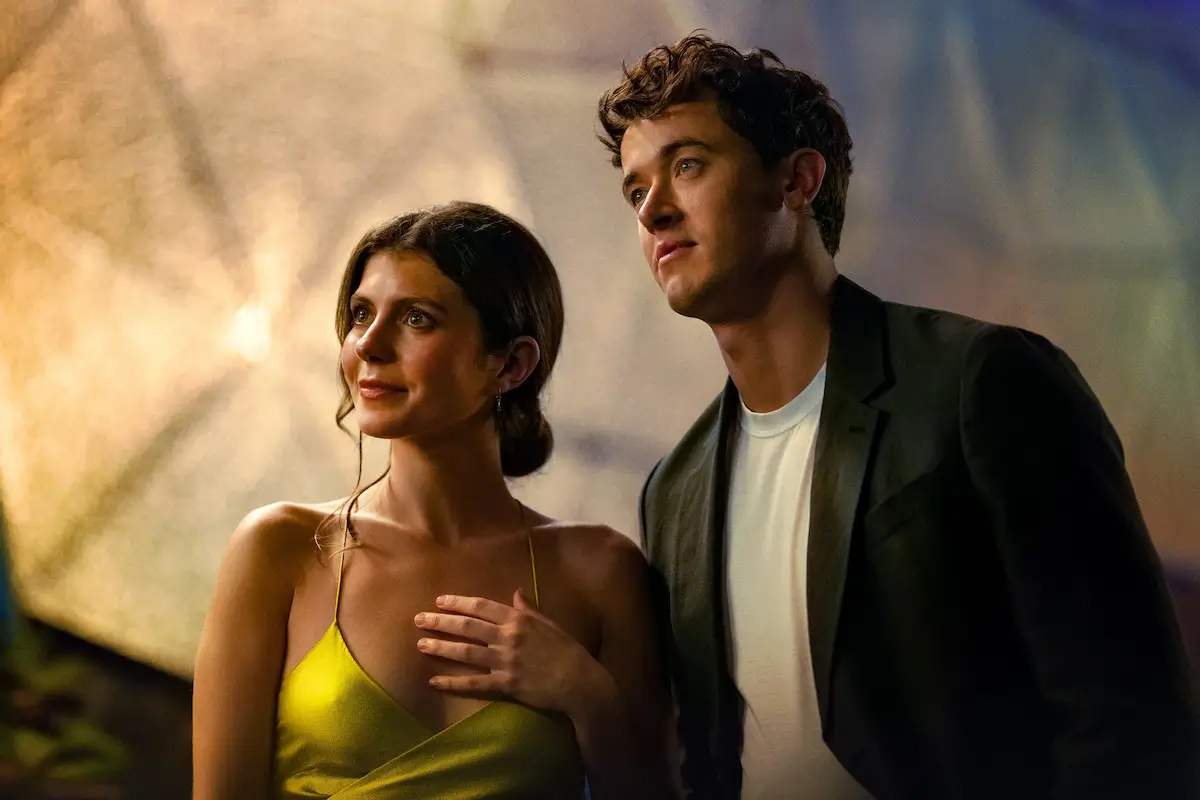 Siapa Emily Bader  Kenalan dengan Bintang Utama Film  People We Meet on Vacation  yang Viral