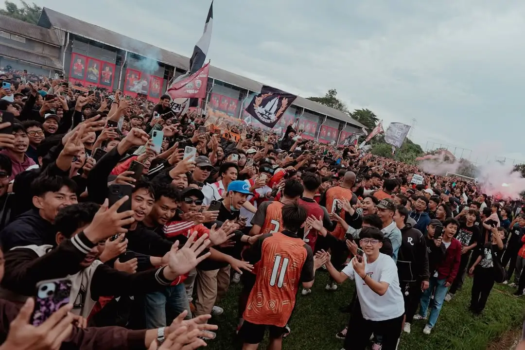 Ribuan anggota The Jakmania mendatangi Persija Training Ground di kawasan Depok pada Jumat, 9 Januari 2026 sore WIB. (Foto: Instagram Persija Jakarta)