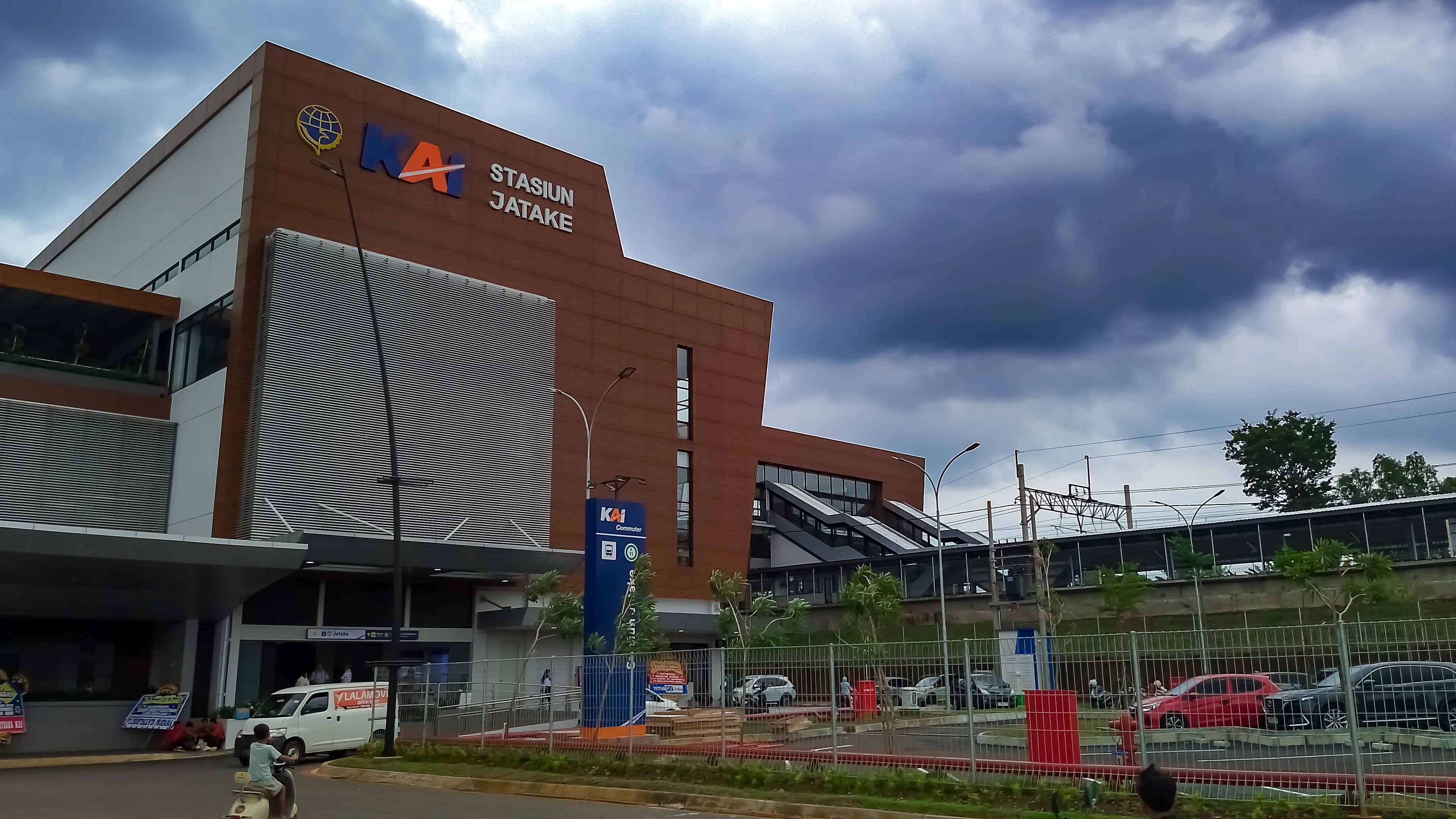 Stasiun Jatake. (Foto: Wikimedia Commons/Hayase Desta 205146M62)