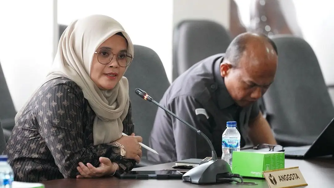 Anggota Bawaslu RI, Lolly Suhenty. (Foto: Instagram/lollysaja)