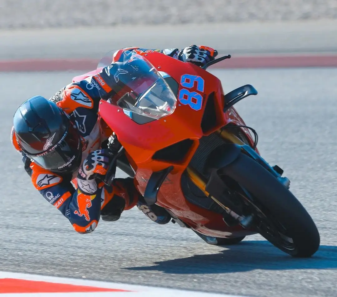 Pebalap Prima Pramac Racing, Jorge Martin menjadi yang tercepat pada tes pramusim hari pertama MotoGP 2024 Sepang. (Foto: Istimewa)