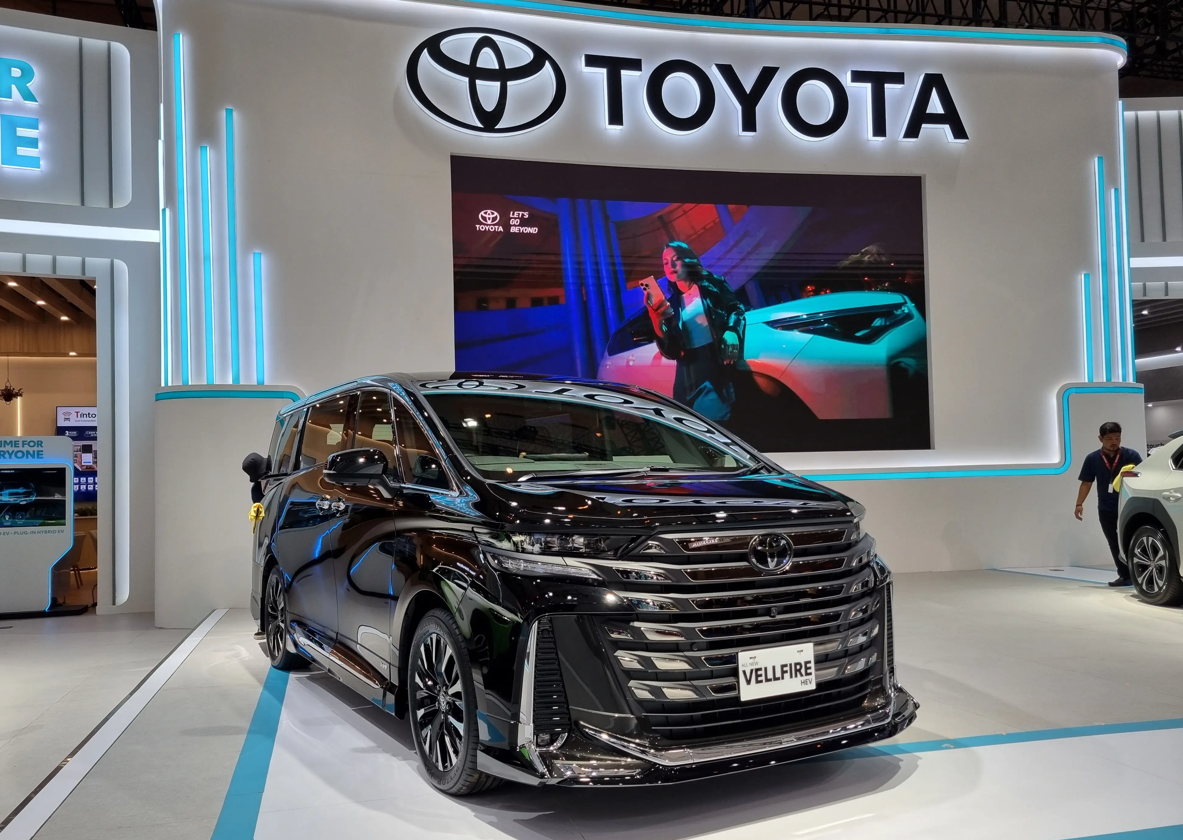 Toyota Vellfire HEV di IIMS 2024. (Foto: ThePhrase.id/Rahma K)