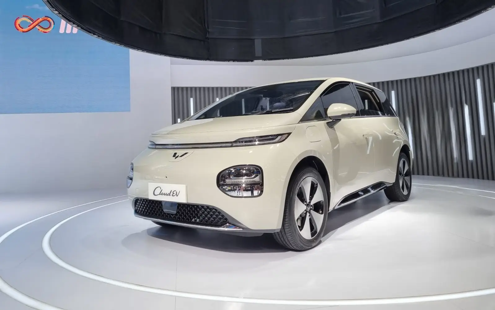 Wuling Cloud EV di IIMS 2024. (Foto: ThePhrase.id/Rahma K)