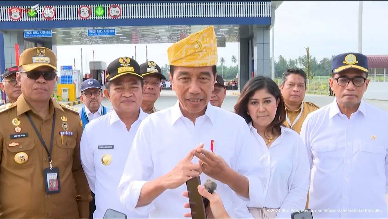 Presiden Jokowi saat memberikan keterangan pers di Kabupaten Batubara, Sumatera Utara, Rabu (7/2/24). (Foto: Tangkapan layar YouTube/Sekretariat Presiden)