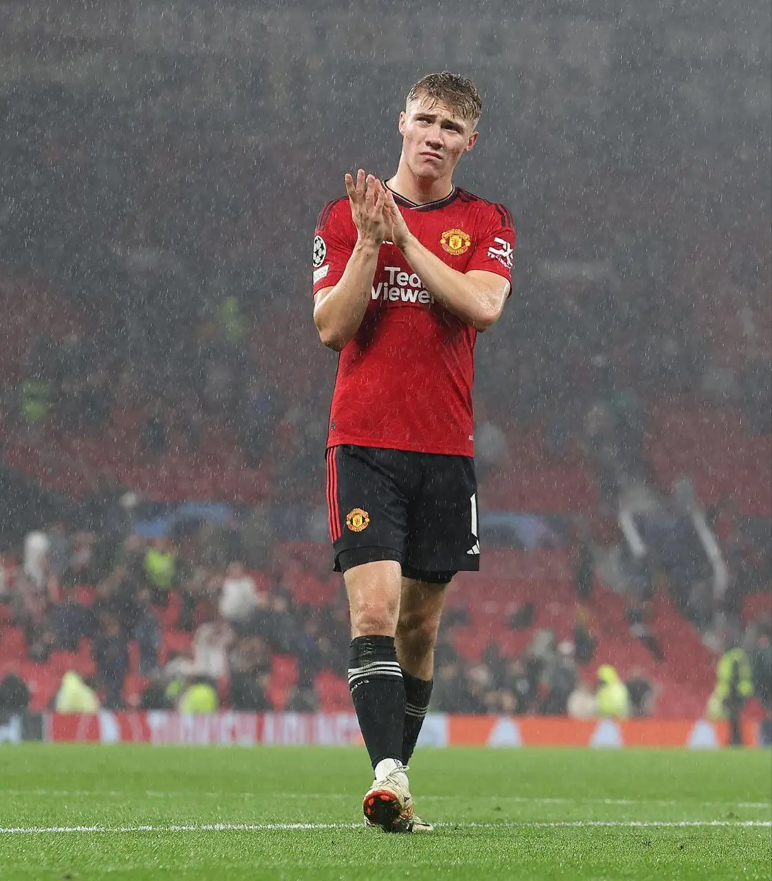 Kabar buruk menghantam Manchester United karena Rasmus Hojlund mengalami cedera otot. (Foto: Instagram Rasmus Hojlund)