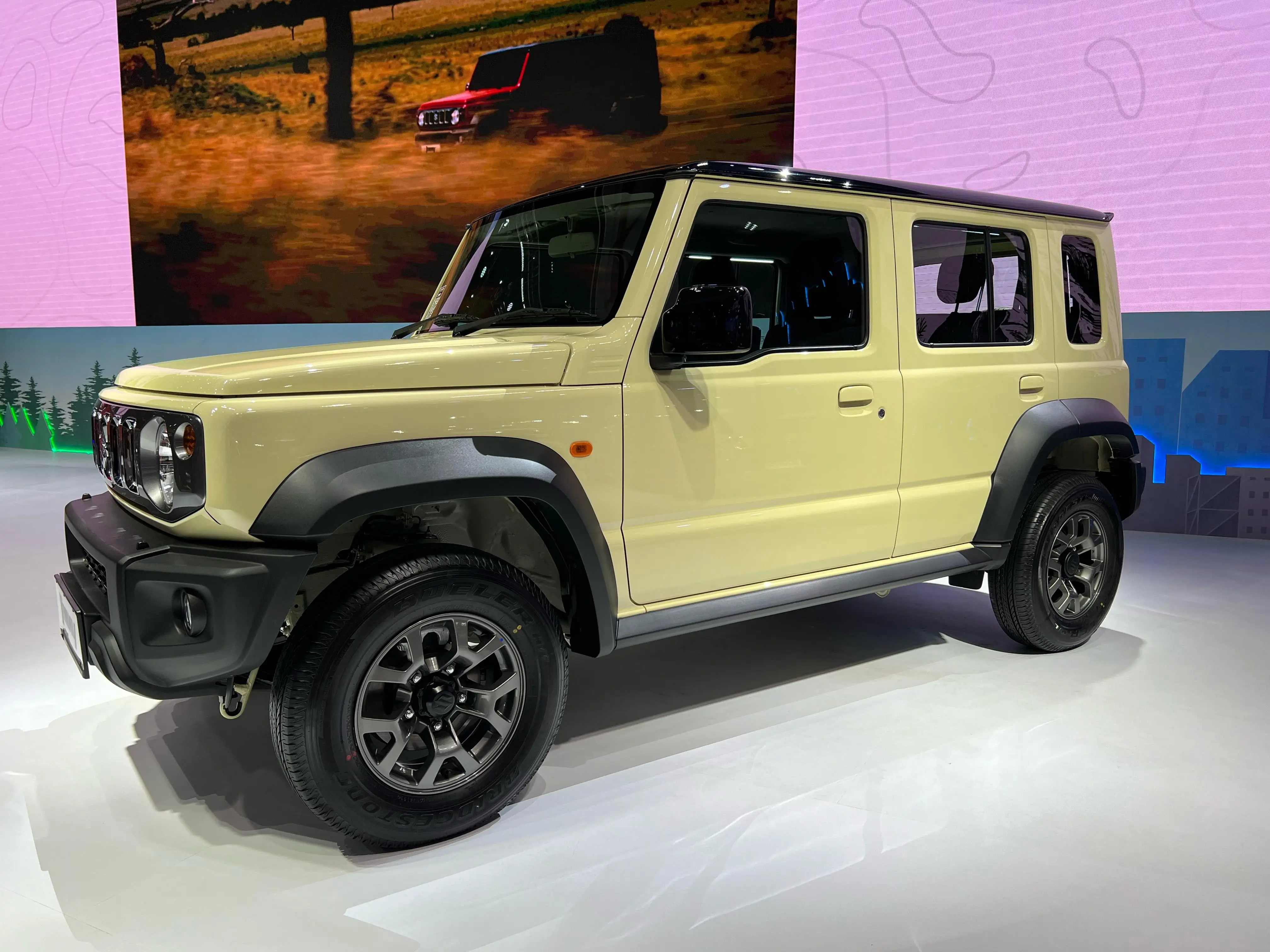 Suzuki Jimny 5 Pintu Resmi Meluncur di IIMS 2024 Mulai Rp460 Jutaan  Simak Spesifikasinya 