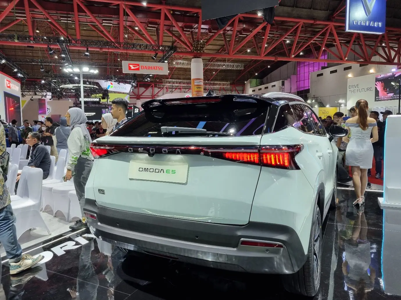 Chery Berikan Berbagai Promo Menarik untuk Pembelian Mobil Listrik Omoda E5 di IIMS 2024 