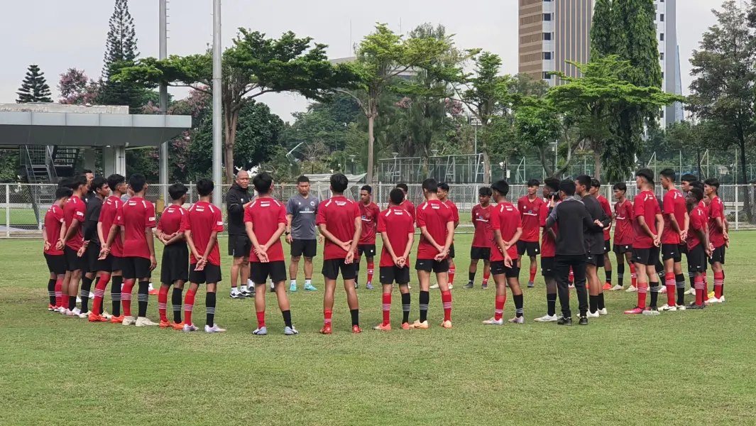 Nova Arianto Ancam Coret Pemain Timnas Indonesia U 16 jika Telat Makan Siang Lagi