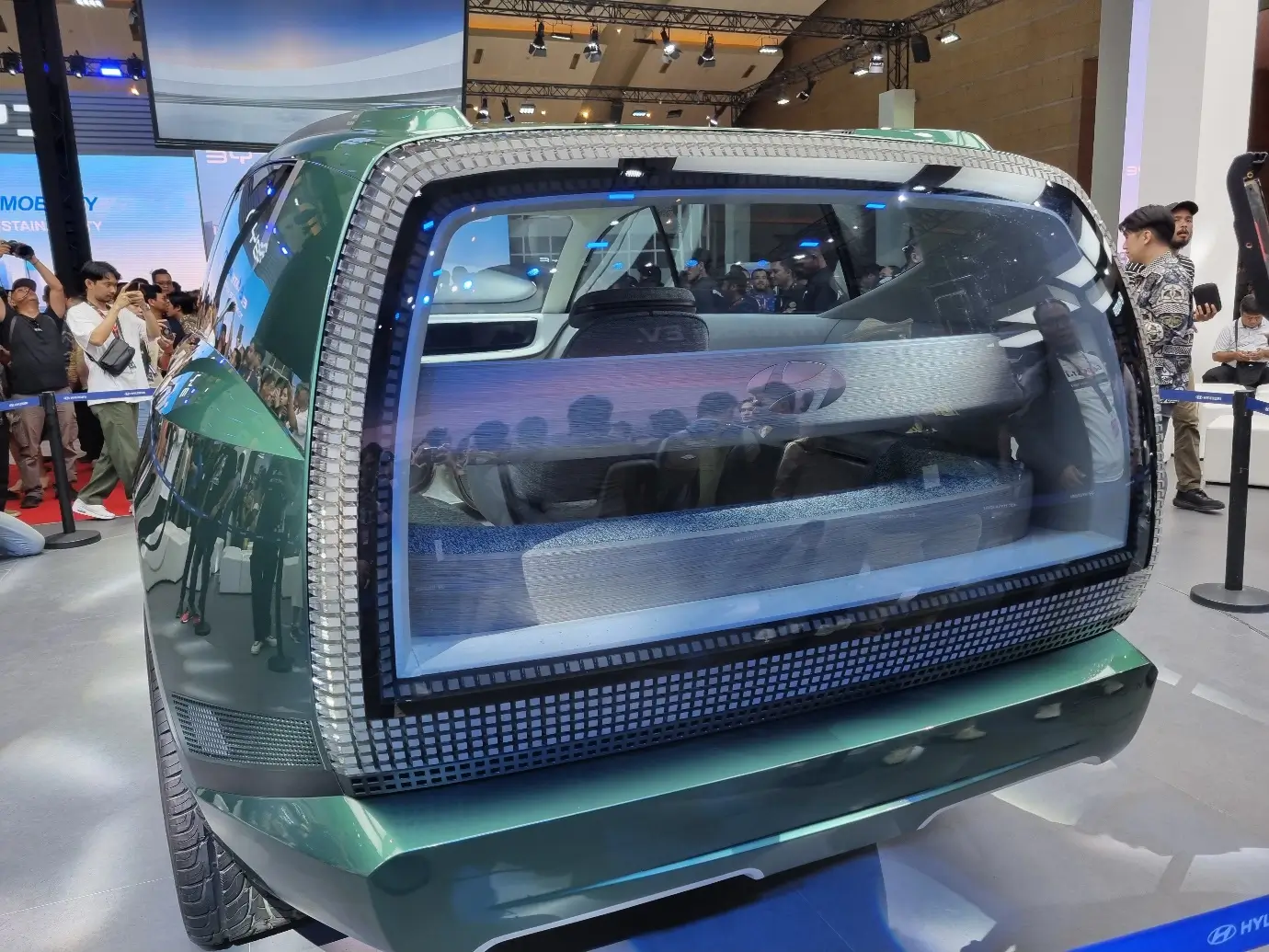 Hadir di IIMS 2024  Hyundai Luncurkan Ioniq 5 Batik dan Pamerkan SEVEN Concept Serta Kona Electric