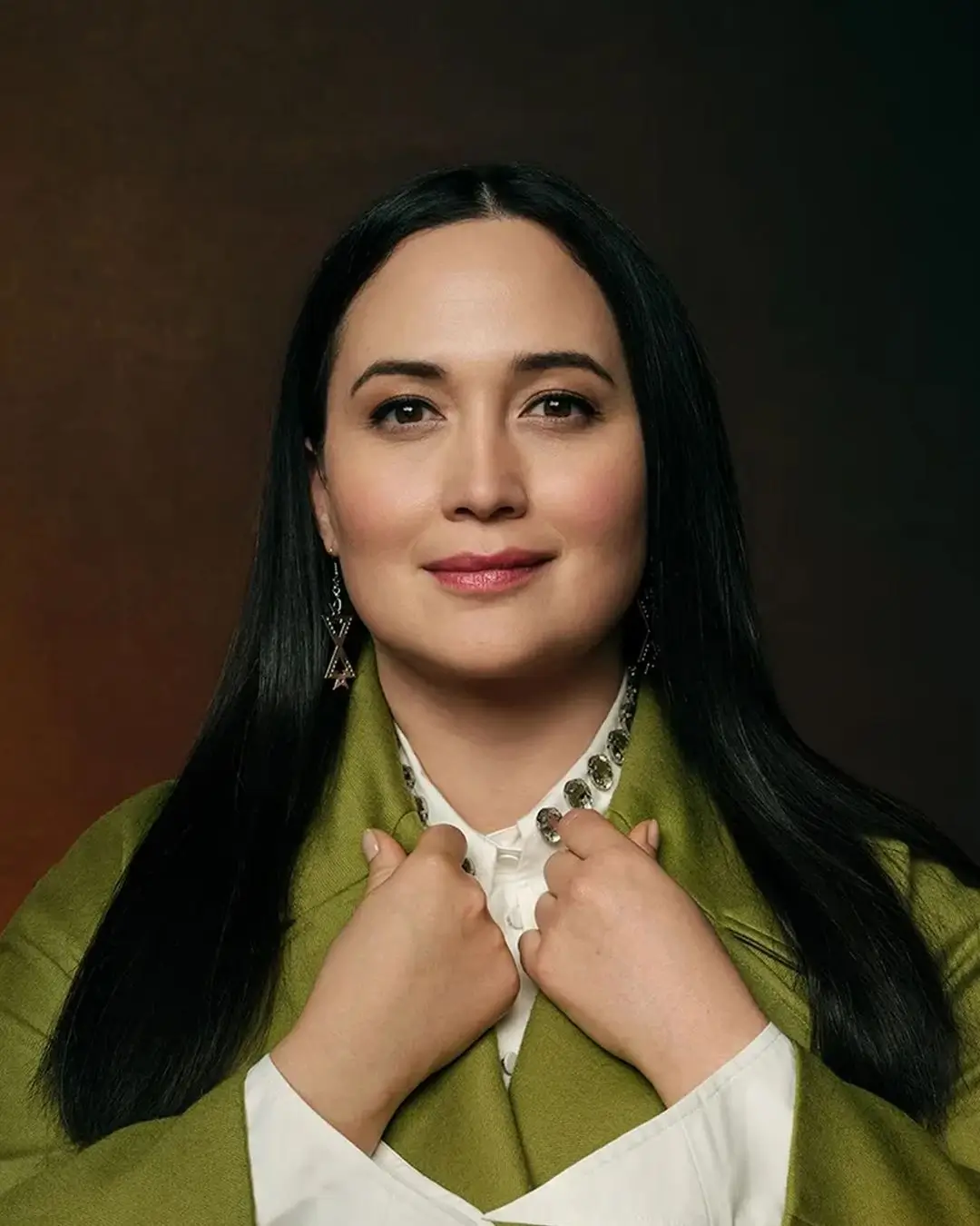 Lily Gladstone  Aktris Asli Amerika Pertama yang Memenangkan Golden Globes dan SAG 2024