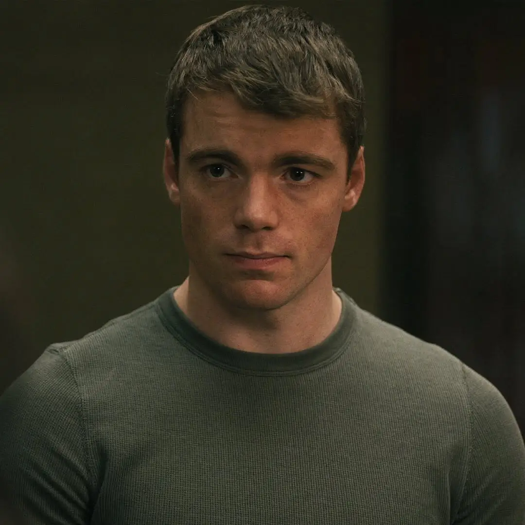 Gabriel Basso  Aktor yang Viral Perankan Karakter Agen FBI di Serial Netflix    The Night Agent   