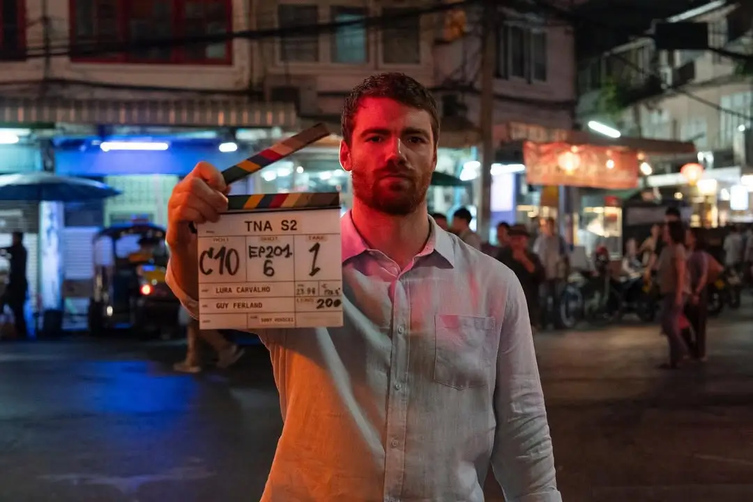Gabriel Basso  Aktor yang Viral Perankan Karakter Agen FBI di Serial Netflix    The Night Agent   