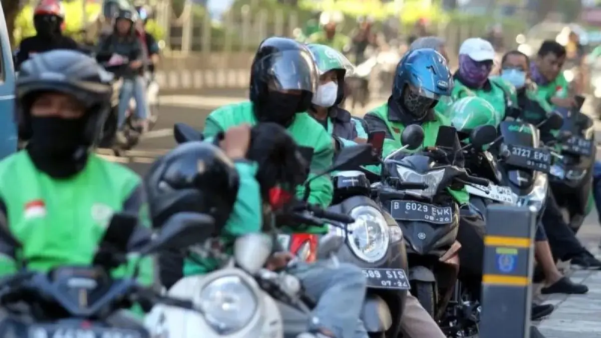 Ilustrasi pengemudi ojek online. (Foto: ANTARA FOTO/Yulius Satria Wijaya/foc)