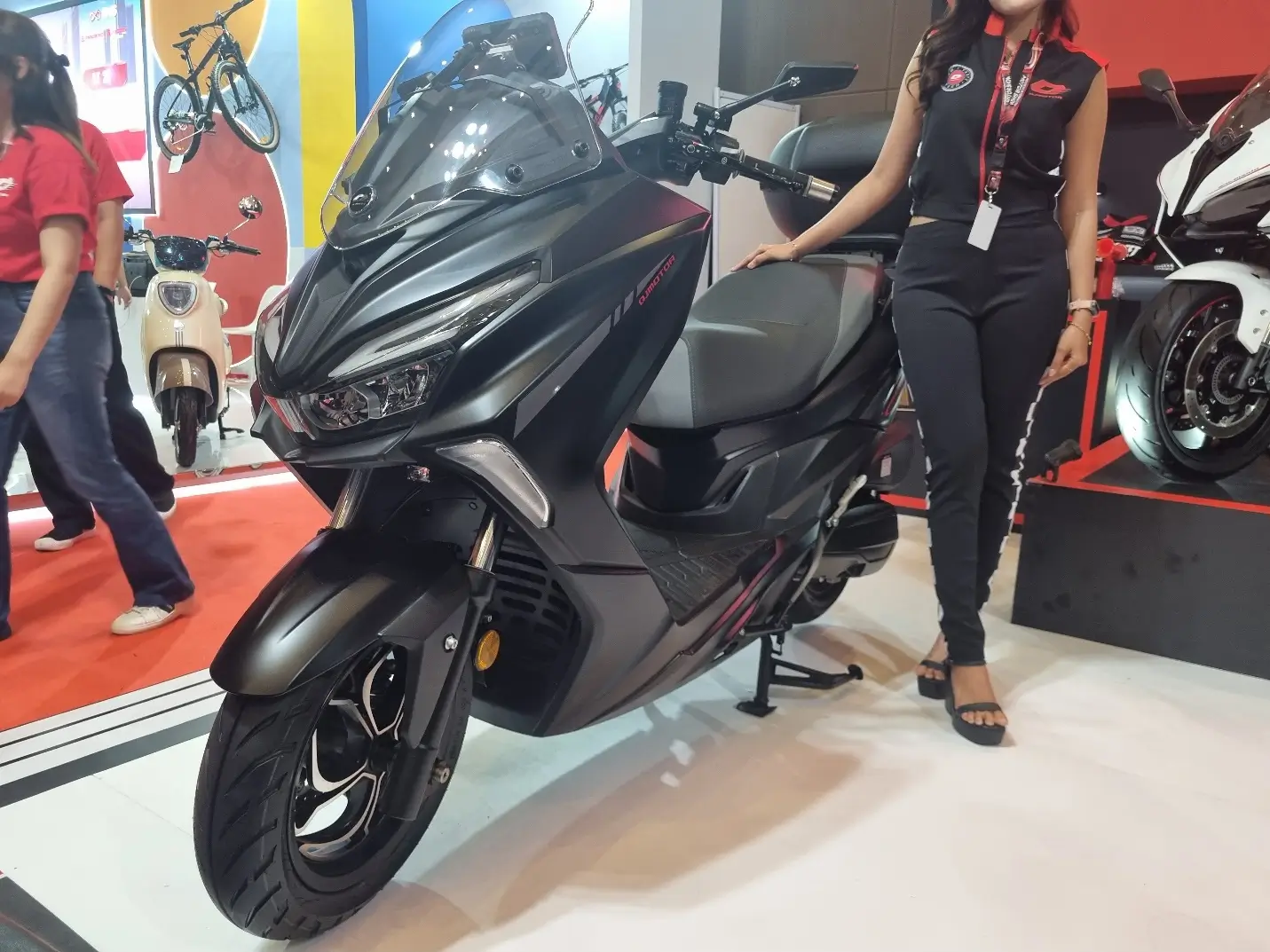 QJMotor Melantai di IIMS 2025  Boyong 4 Motor Flagship Sekaligus 