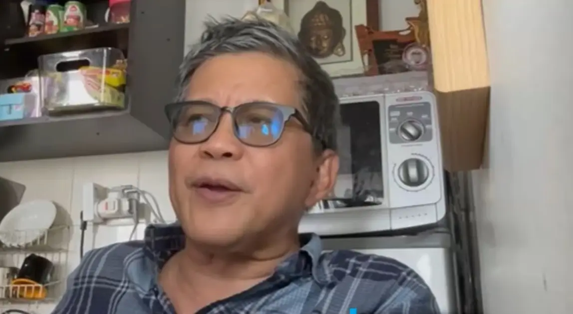 Figu Pengamat politik, Rocky Gerung dalam video “Tak Bisa Dibendung, “Indonesia Gelap” Bentuk Luapan Mahasiswa Suarakan Ketidakadilan”. (Foto: Tangkapan layar YouTube/Rocky Gerung Official)