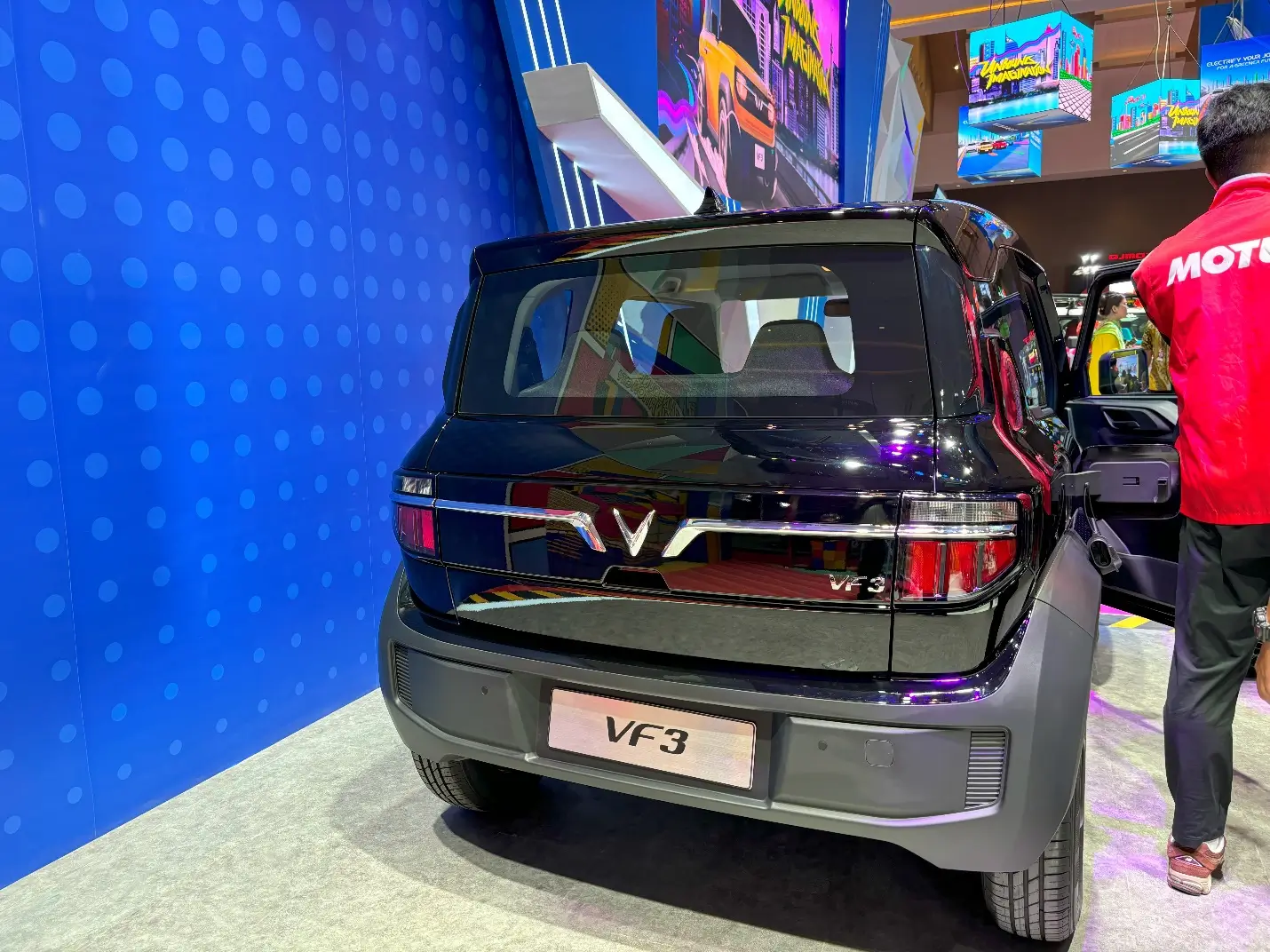 VinFast Hadirkan VF 3 Setir Kanan di IIMS 2025  SUV Listrik Mini untuk Perkotaan