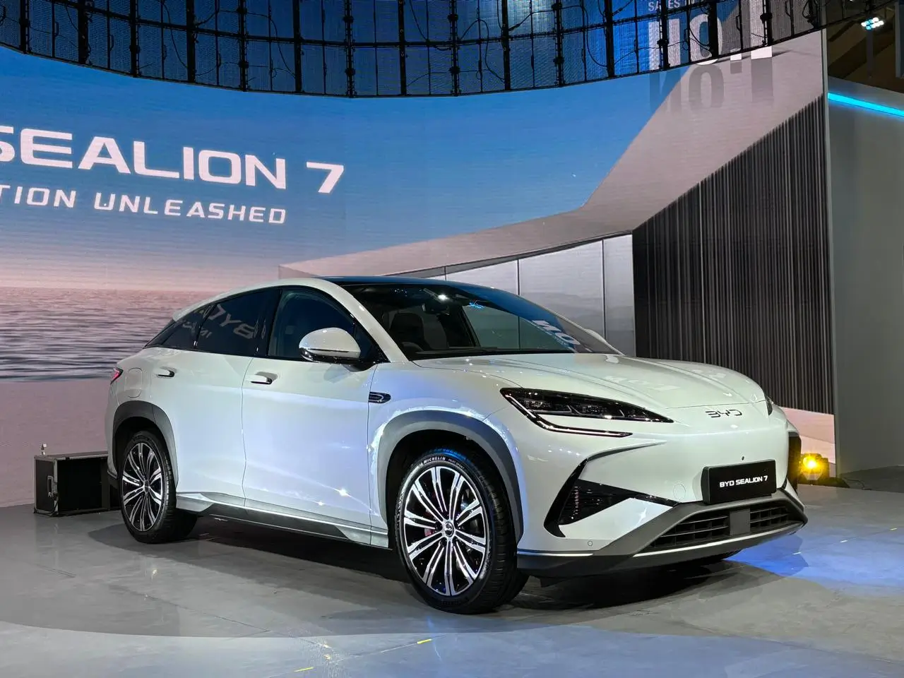 Perdana Dirilis  Mobil Listrik Terbaru BYD Sealion 7 Meluncur di IIMS 2025