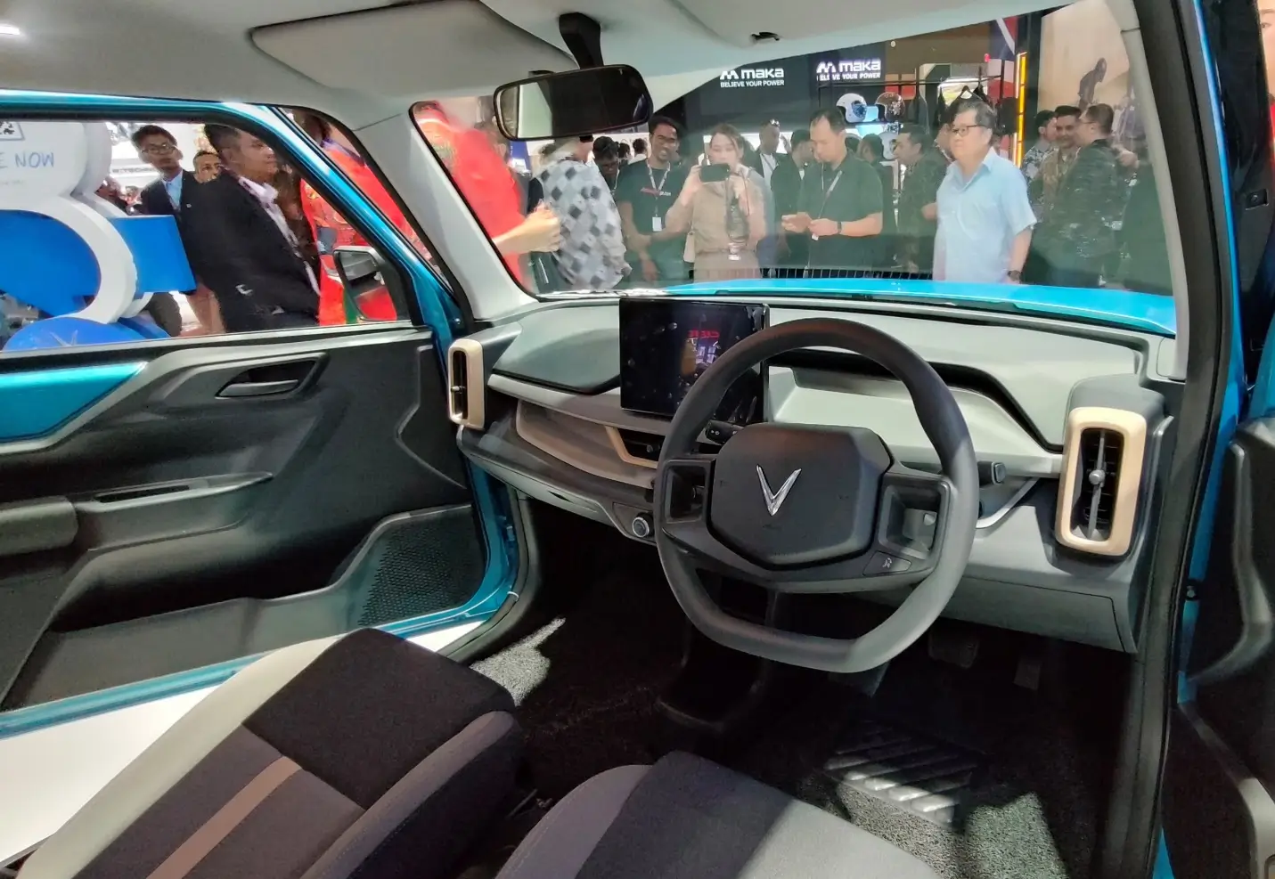 VinFast Hadirkan VF 3 Setir Kanan di IIMS 2025  SUV Listrik Mini untuk Perkotaan