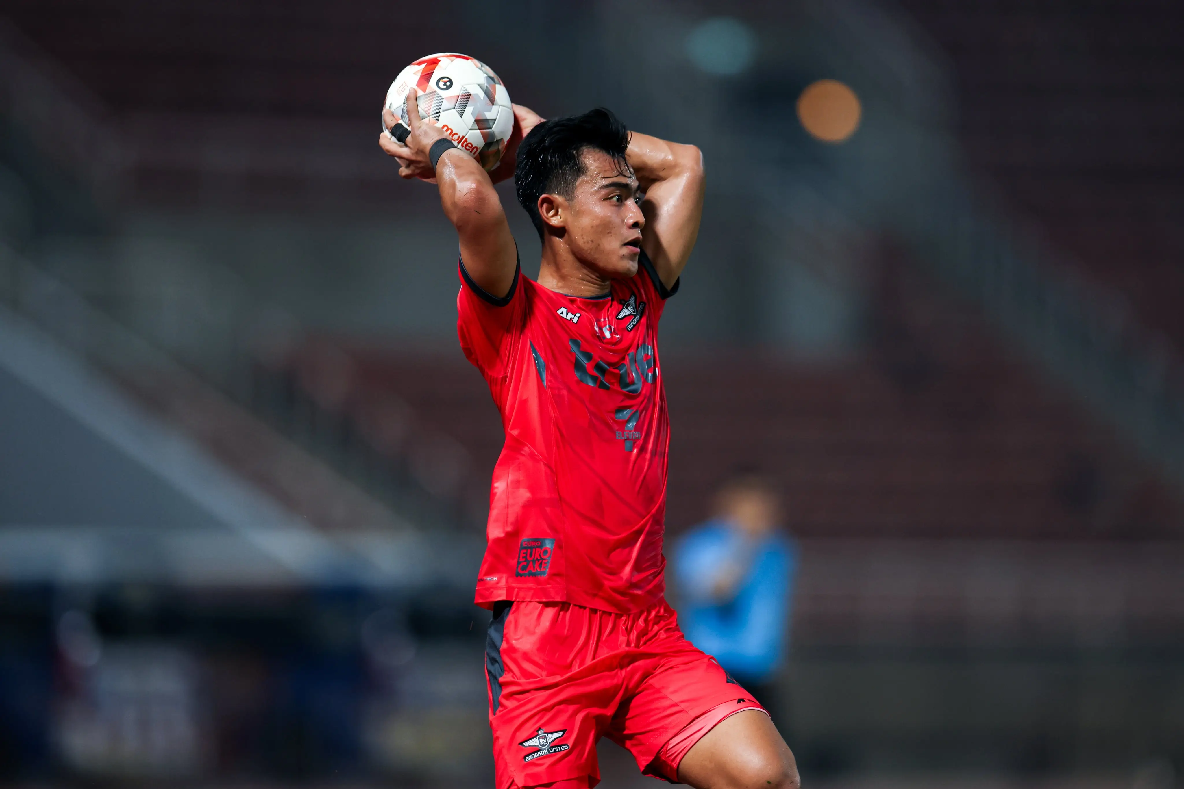 Lemparan ke dalam Pratama Arhan berbuah assist di Liga Thailand. Foto True Bangkok United.