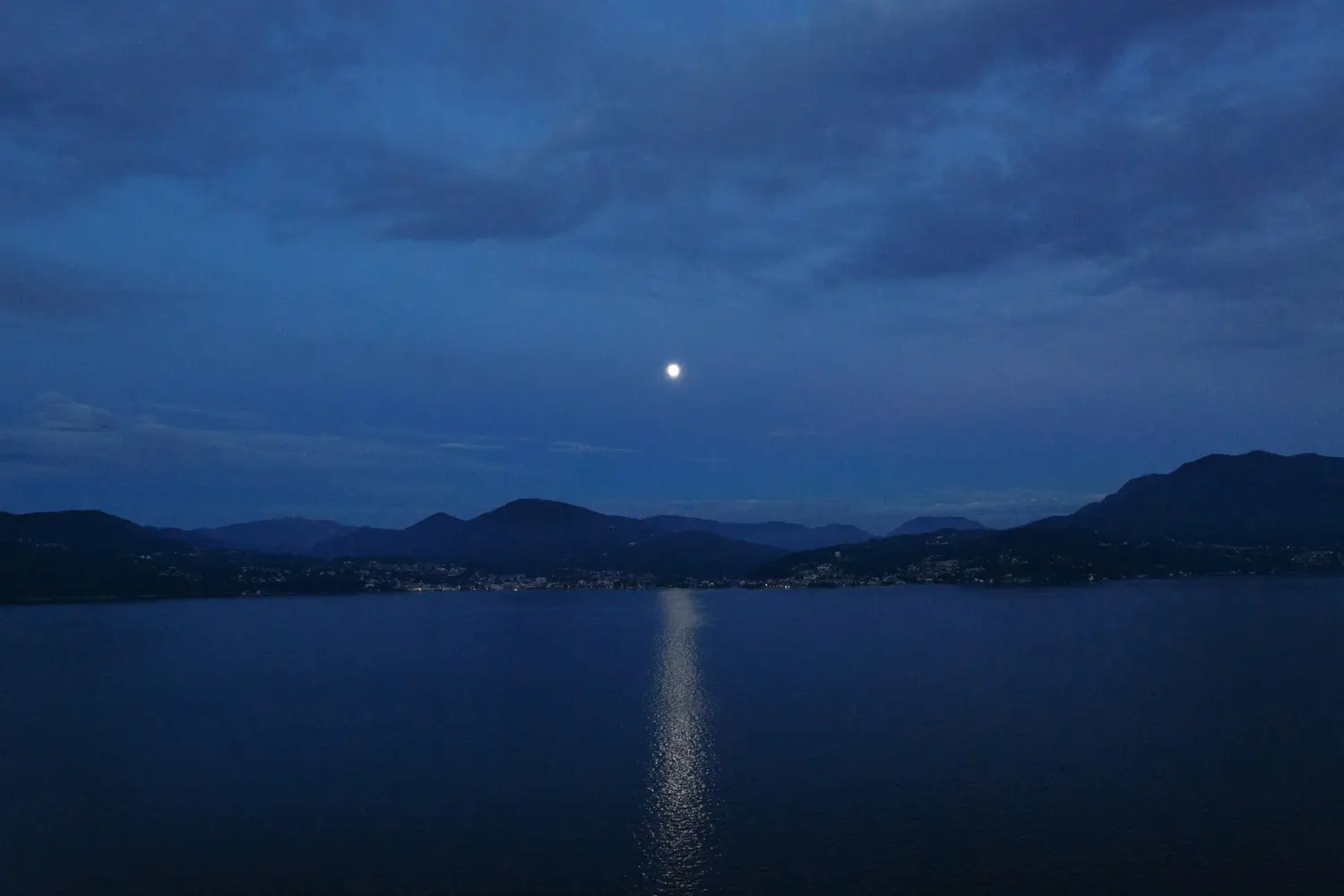 Foto: Ilustrasi Bulan (freepik.com photo by freepic.diller)