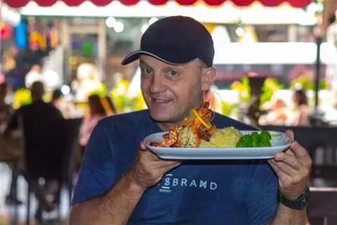 David Caileba Chef Asal Prancis yang Jadi Relawan di Dapur Umum Bantu Pengungsi Longsor Cisarua