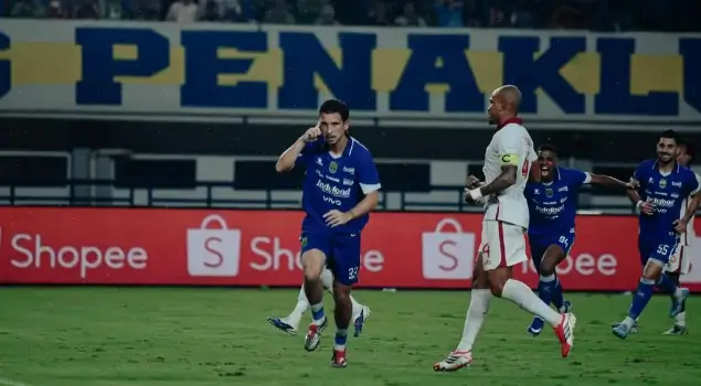 Thom Haye membela Persib Bandung sejak awal musim. (Foto: Instagram Thom Haye)