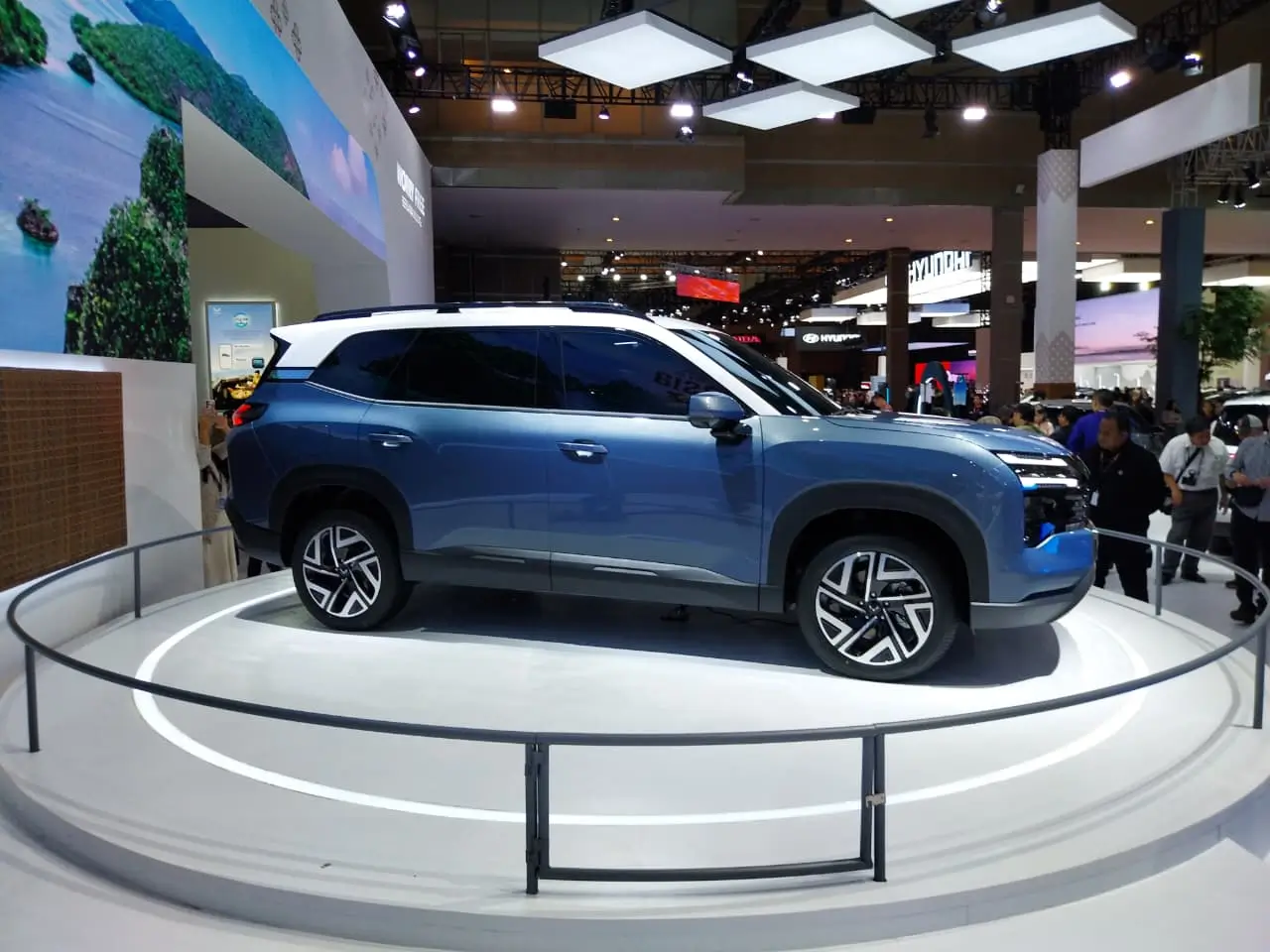 Wuling Tampilkan Eksion Secara Perdana di IIMS 2026 Siap Hadir dalam Varian EV dan PHEV