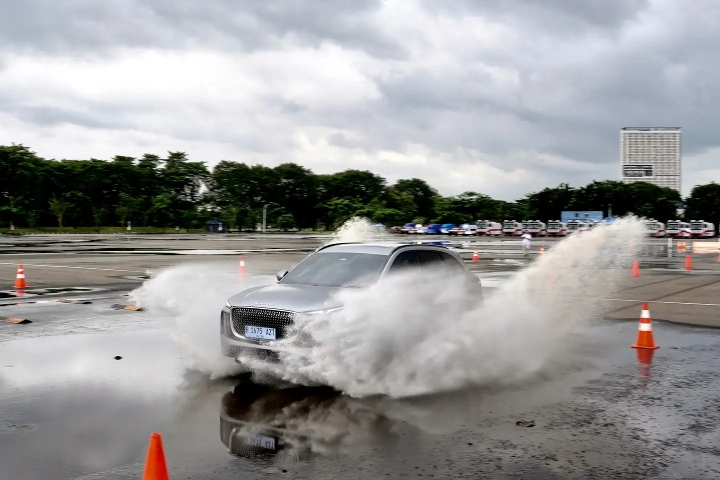 Lepas L8 Jawab Tantangan Berkendara di Jalan Tergenang dengan Water Wading Depth hingga 600 mm
