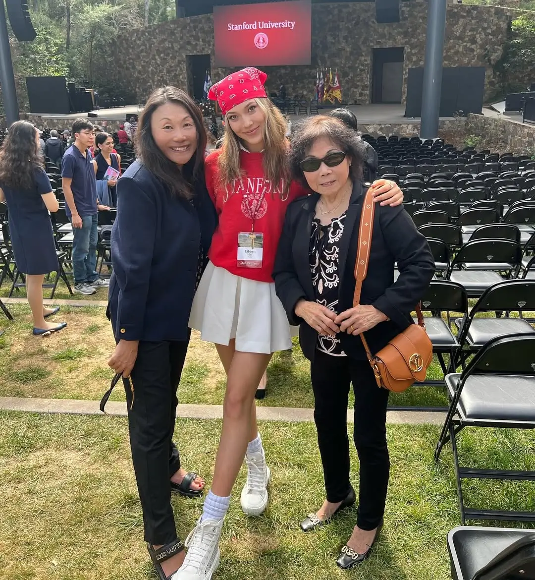 Berkenalan dengan Eileen Gu Peraih 6 Medali Olimpiade yang Kuliah di Stanford University dan Aktif di Dunia Fashion