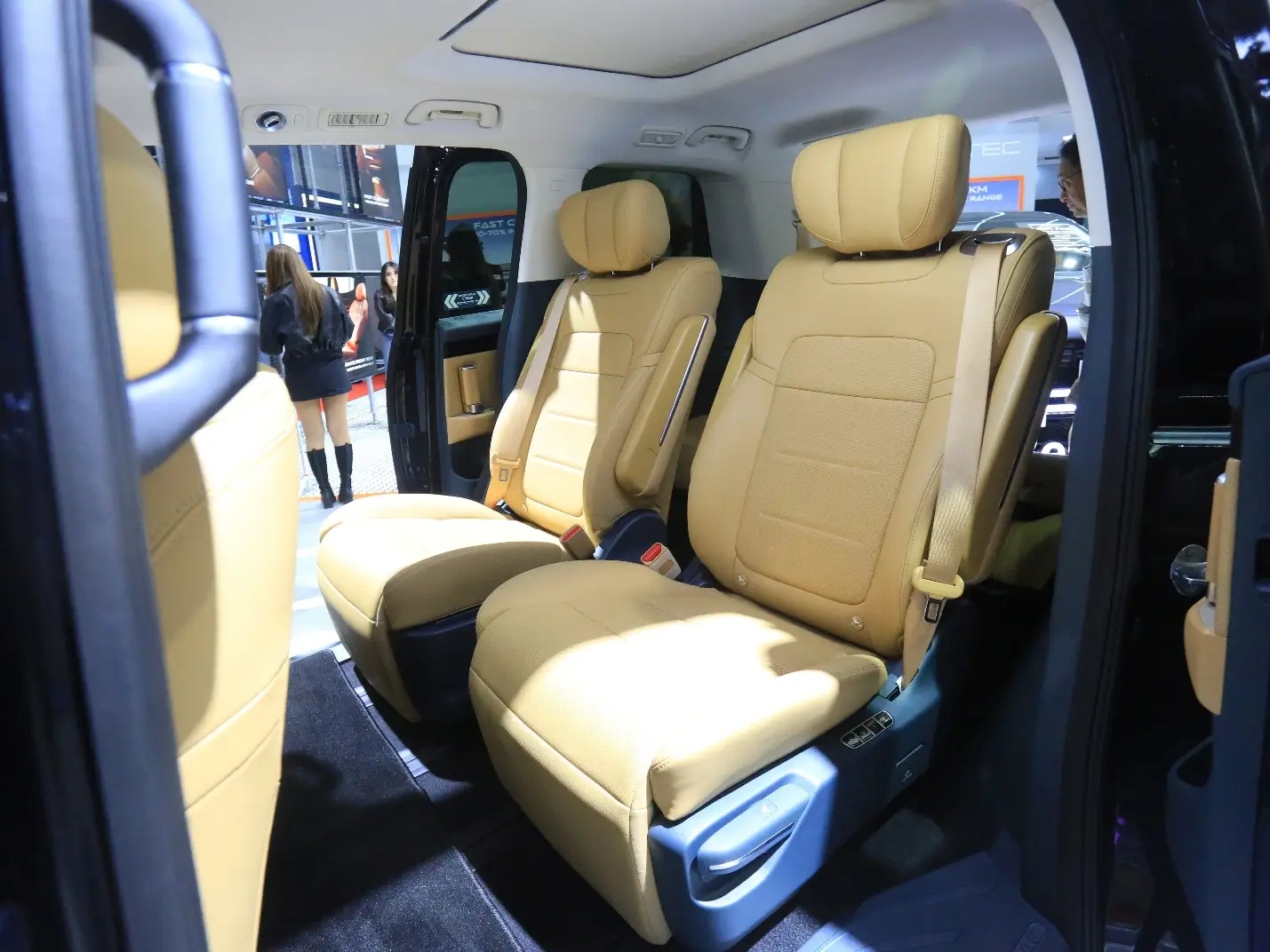 Diperkenalkan di IIMS 2026 GAC E8 Tonjolkan Perpaduan Kenyamanan dan Performa dalam Balutan MPV Hybrid