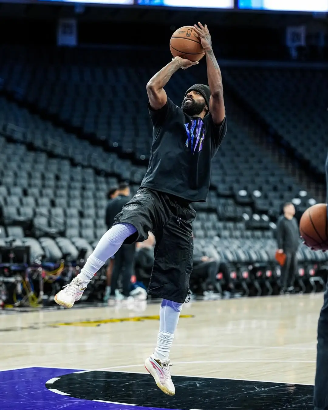 Respek! Kyrie Irving Kenakan Kaus PRESS di NBA All-Star 2026, Dedikasikan untuk 300 Jurnalis Gaza yang Gugur