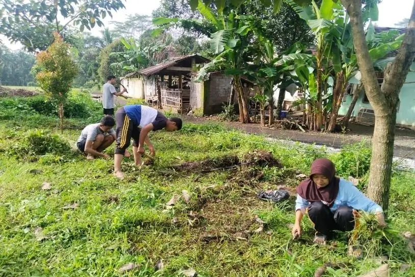 Dari Tumpukan Sampah Jadi Taman Bunga Jejak Gen Z Menyelamatkan Bumi